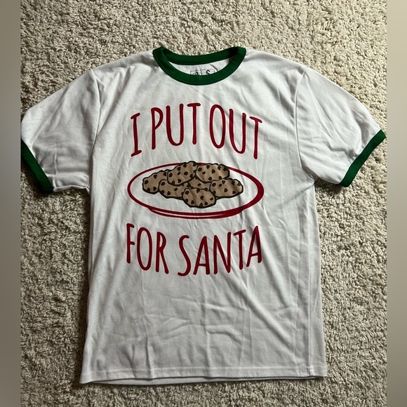 Bundle of 2 Size Small Funny Christmas Graphic Tee’s - Picture 6 of 10